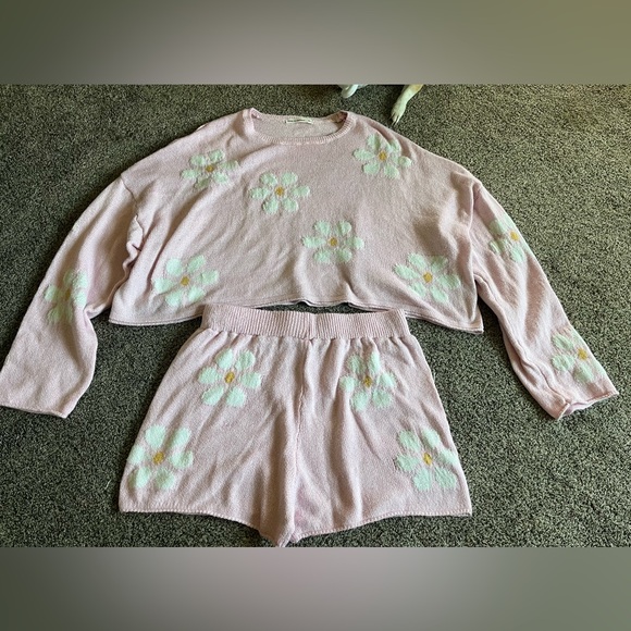 pink daisy cropped sweater & short set in size XL NWOT - Picture 4 of 6